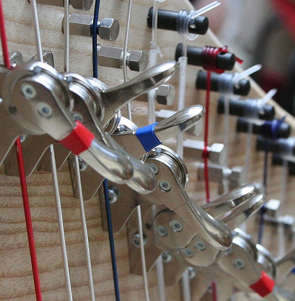 Hebelharfe, Umstimmer von Camac)